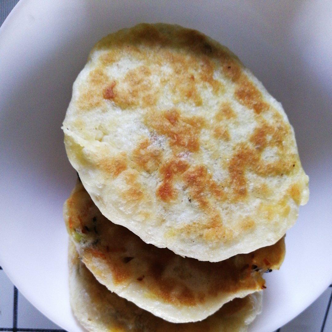 小西西120211做的超柔软发面胡萝卜鸡蛋馅饼凉了也不硬