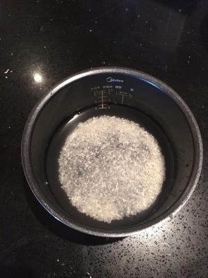 奶子糖粳米粥的做法 步骤1
