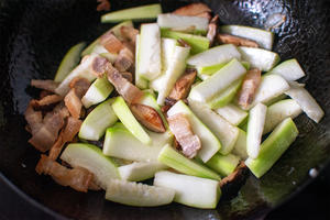 【夏天瓠瓜这样烧!咸鲜回甘,好吃又下饭🍚的做法步骤图】烟火间_下厨房