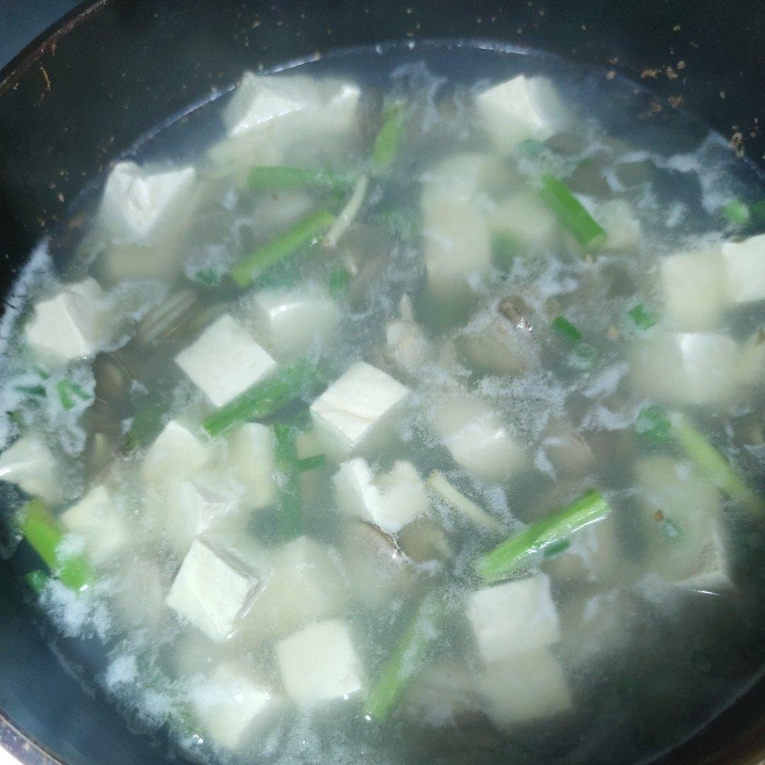 花蛤豆腐汤正确做法，鲜甜好喝，做法很简单