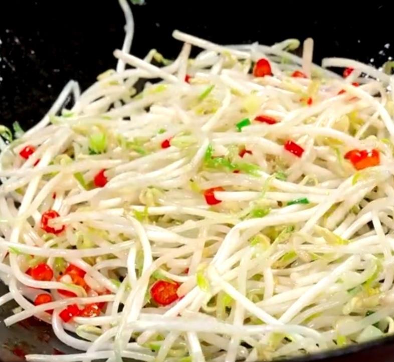 豆芽粉丝炒鸡蛋的做法 步骤5