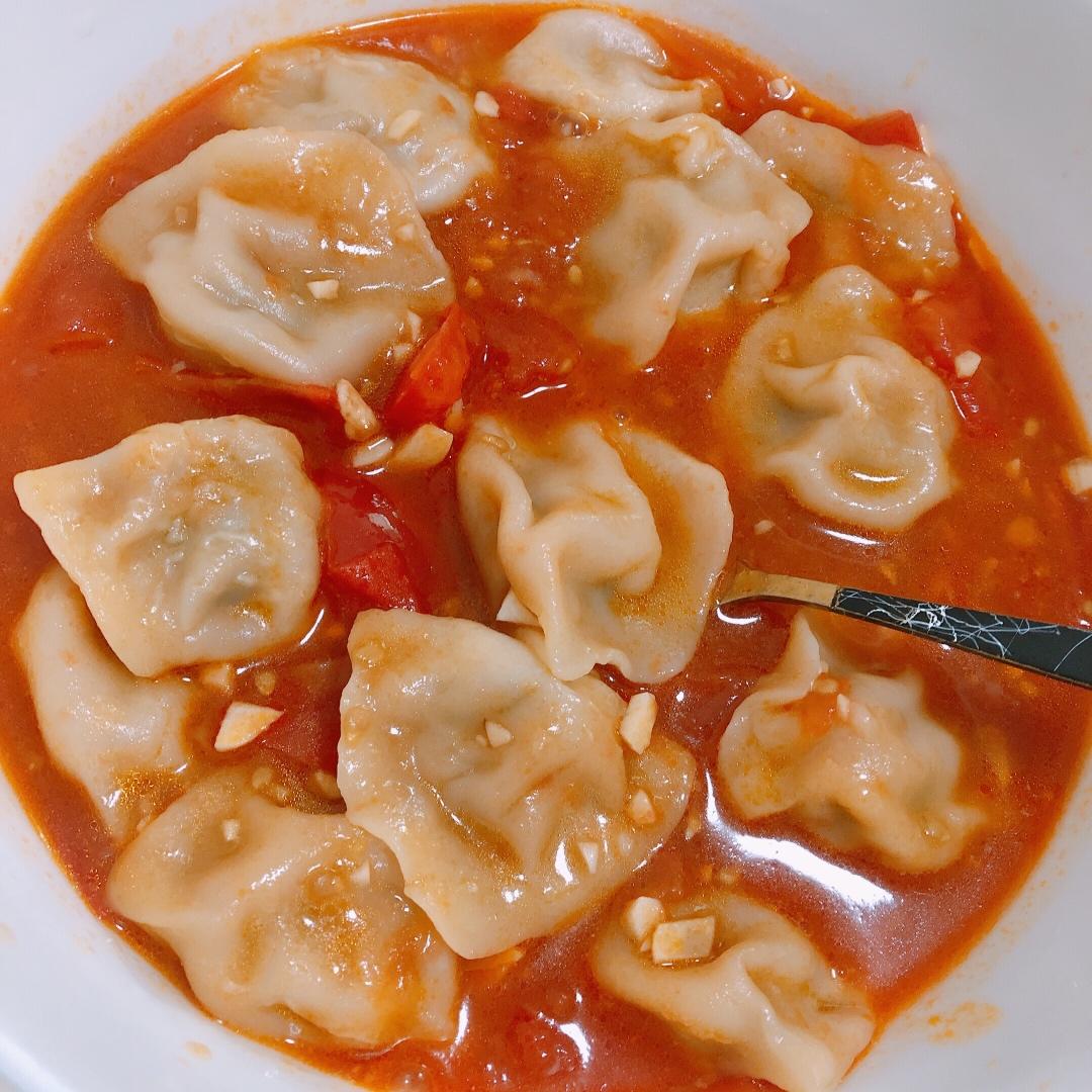 番茄浓汤饺子