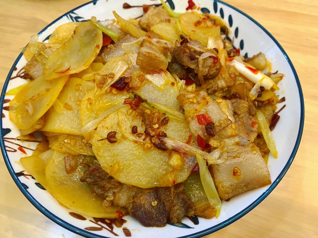 五花肉干煎土豆