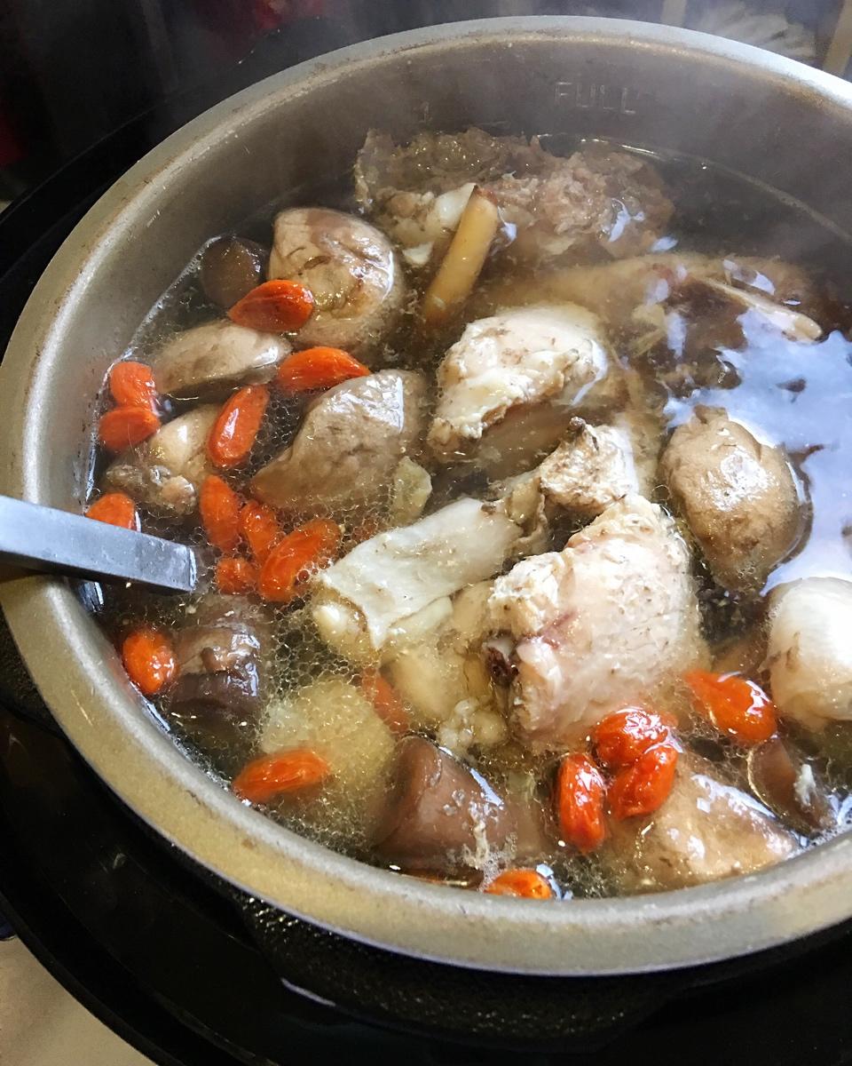 yina做的蘑菇炖鸡汤