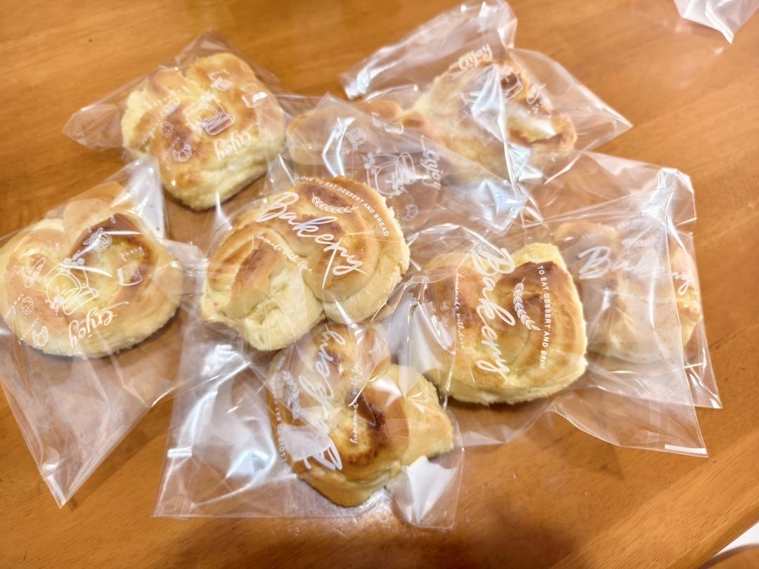 万能台式面团新食谱，古早三颗葱肉松包也太香了