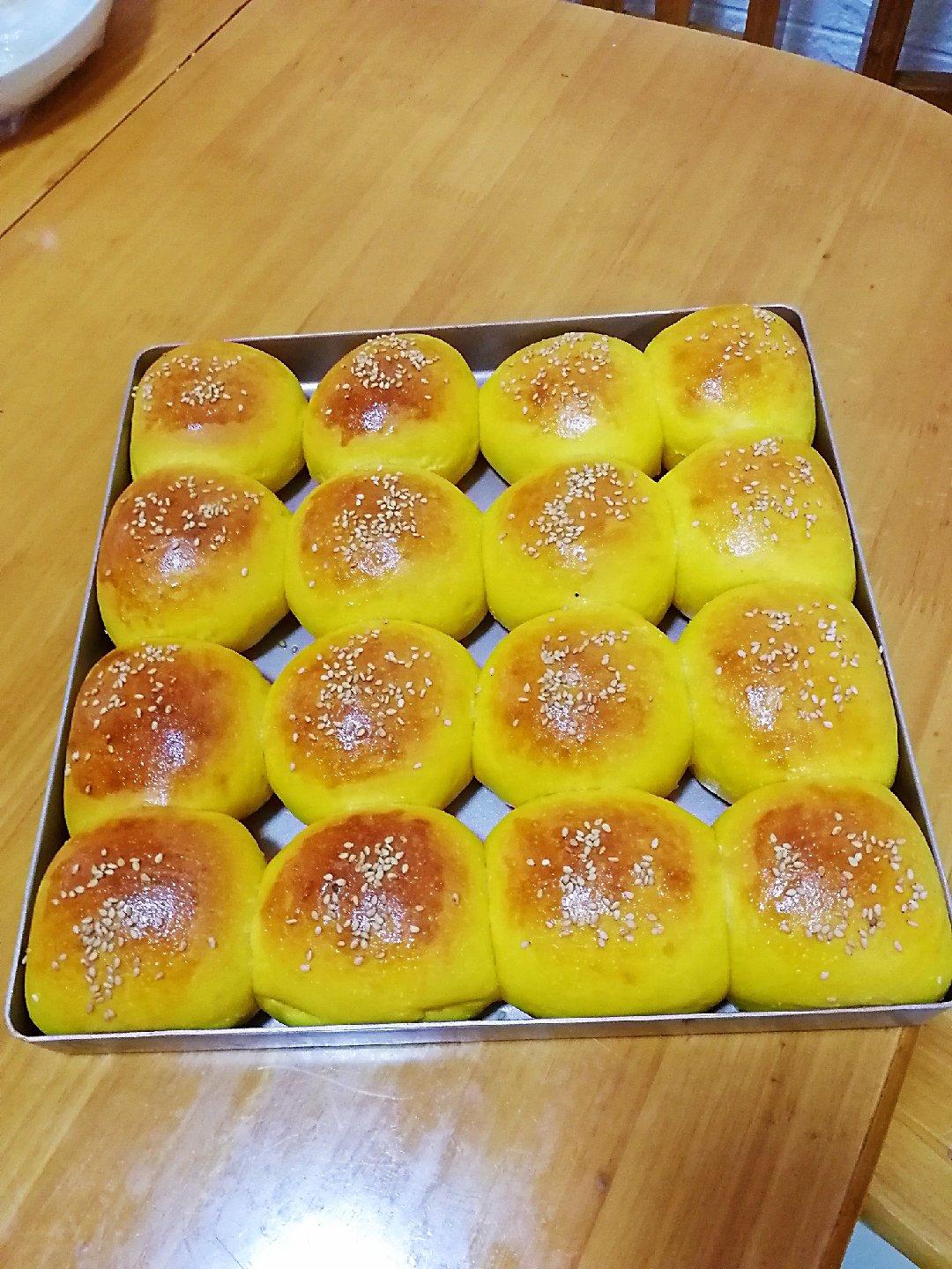 软绵绵的拉丝红豆餐包