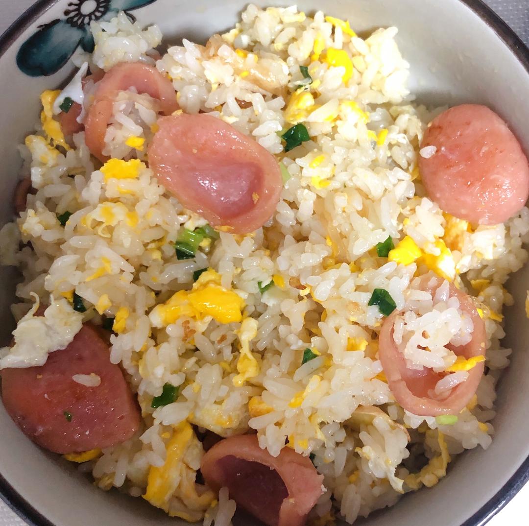美味的香肠鸡蛋炒饭