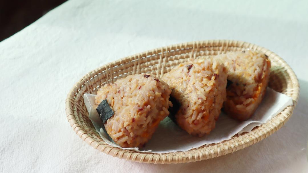 吞拿鱼花样吃法：吞拿鱼煎饭团的做法