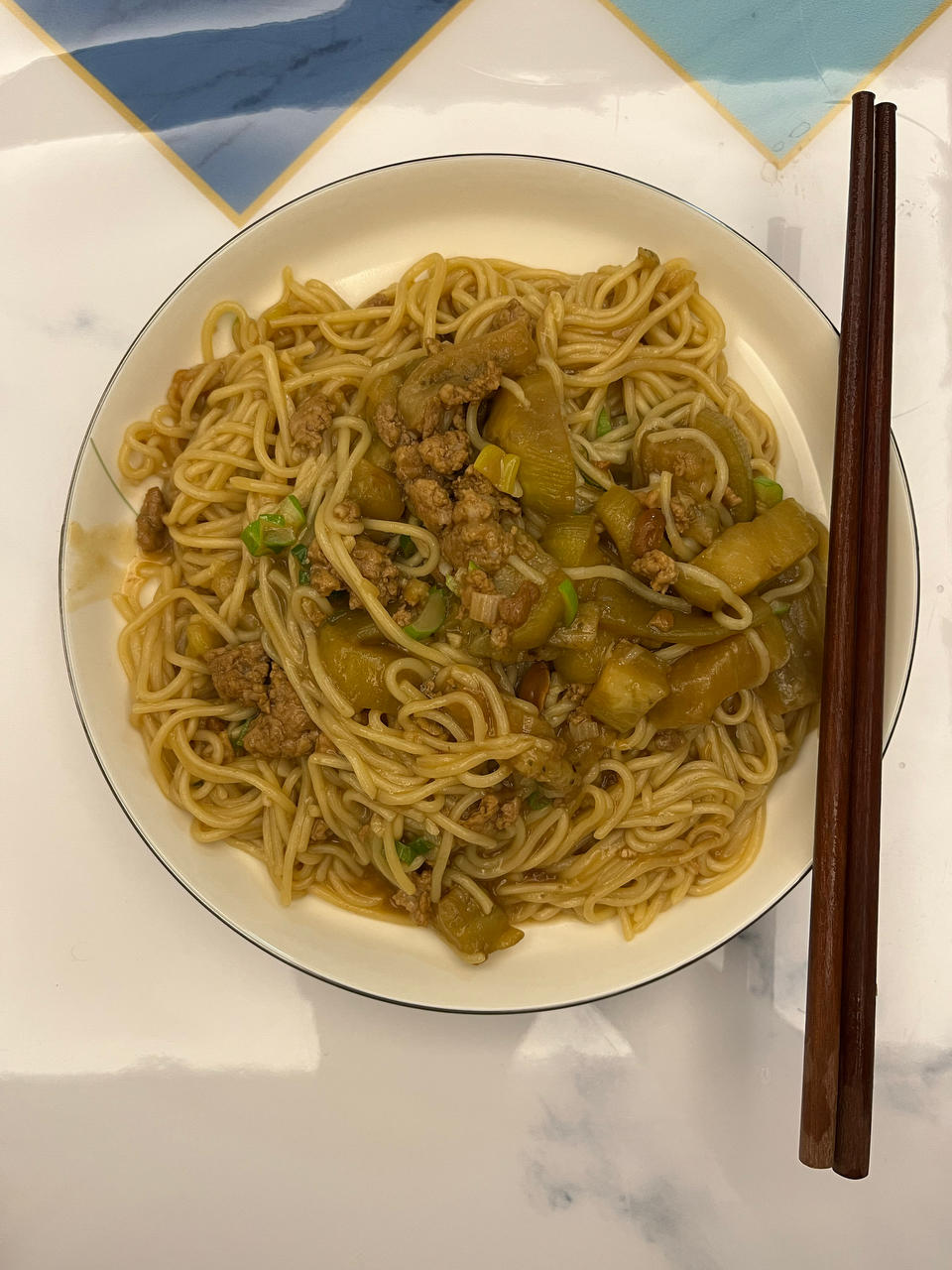 无敌好吃的【鱼香肉沫茄子焖面】，吃完舔盘🍜