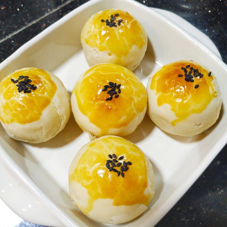 【莲蓉蛋黄酥】网红大叔教你做蛋黄酥，学到就是赚到！