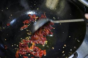 木姜子煮鱼片的做法 步骤3