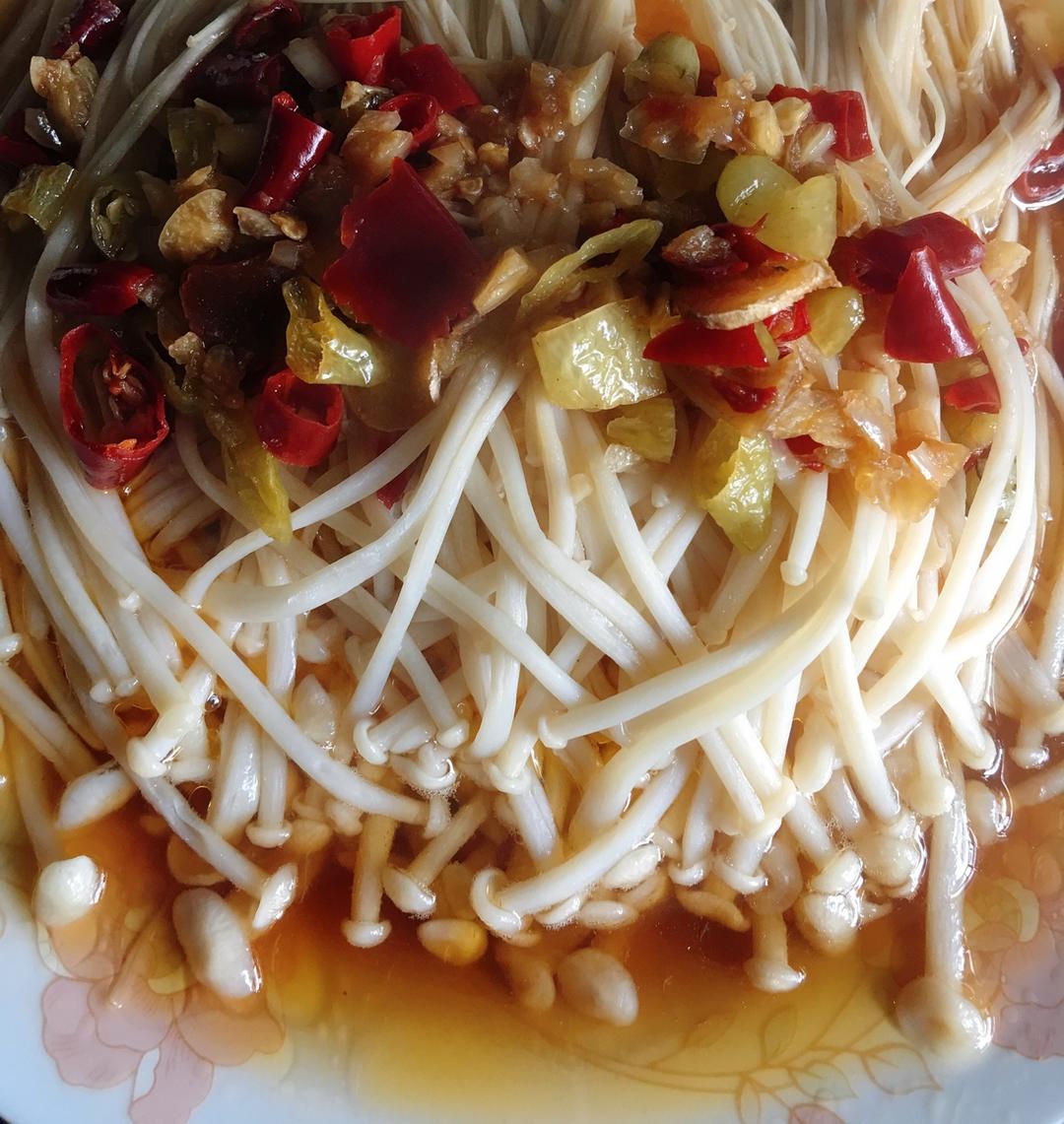 一口上瘾的蒜蓉金针菇