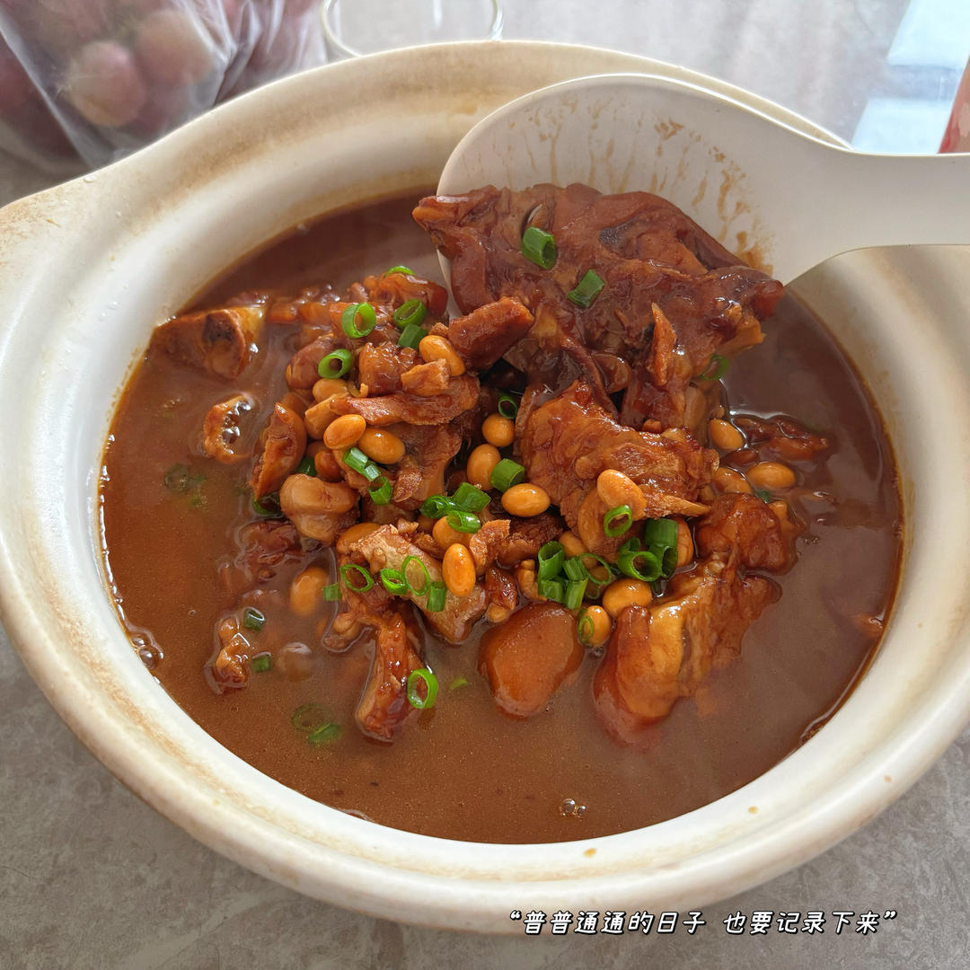 黄豆焖猪蹄