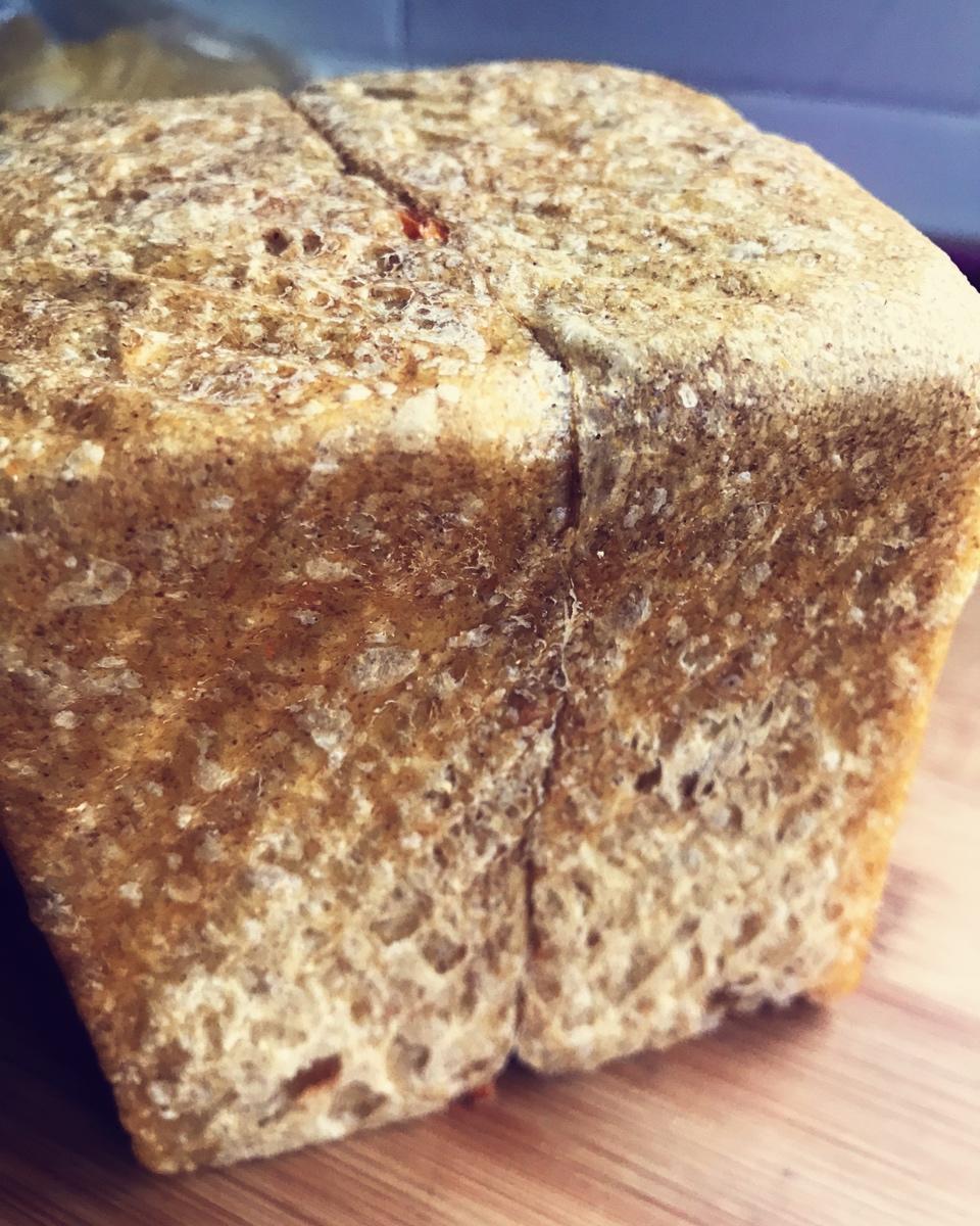 胡萝卜香肠面包