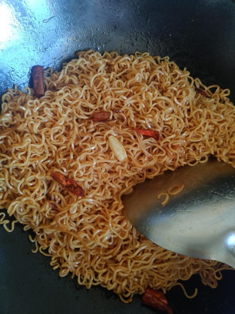 懒人救星！3分钟搞定超香炒方便面