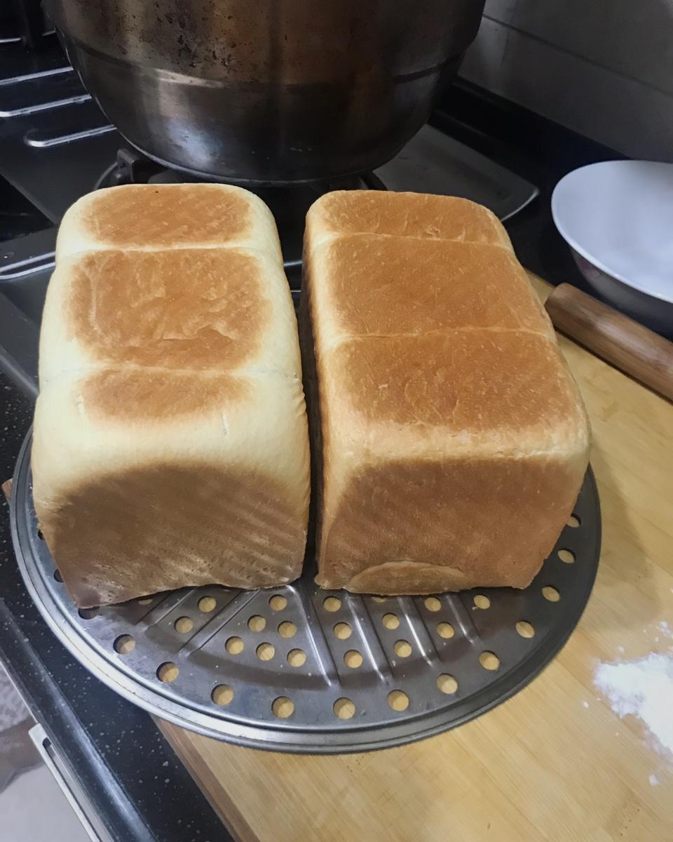 婷-做的用烤箱自己做面包--手工牛奶吐司面包
