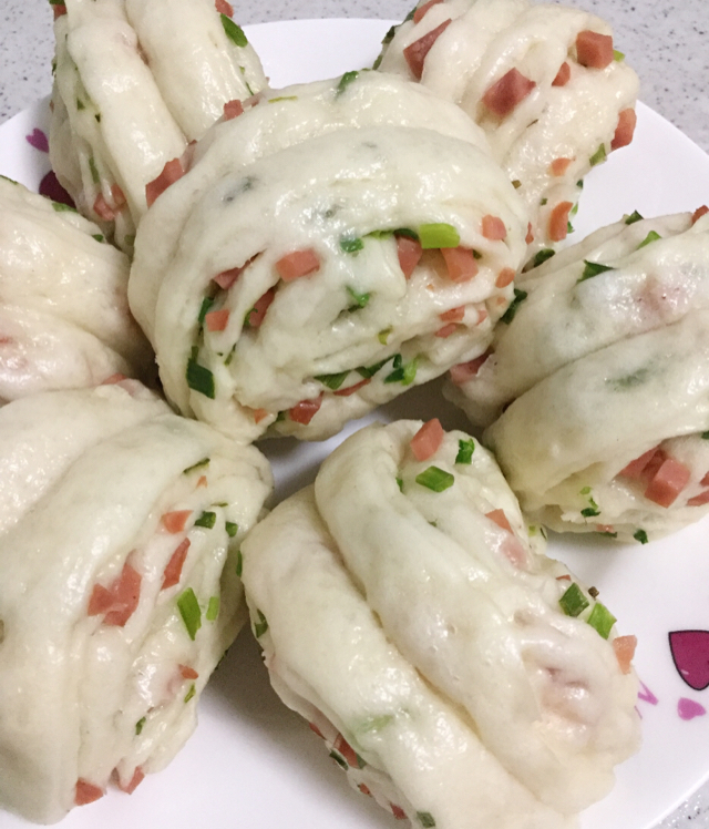 最好吃的火腿葱香花卷—附让葱不变黄的小窍门