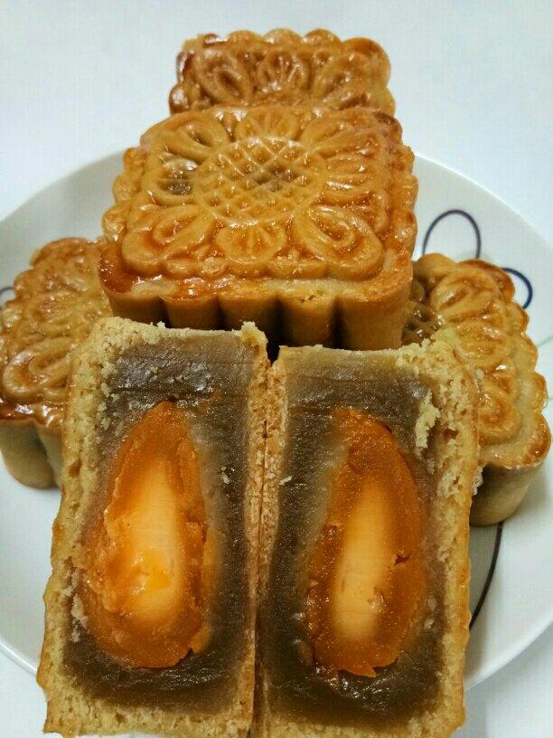 广式月饼—蛋黄莲蓉月饼