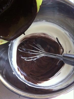 黑白巧克力慕斯的做法 步骤7