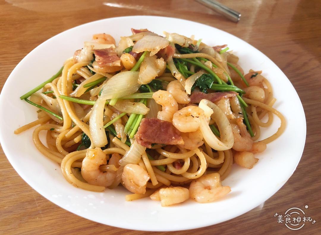 夏日小清新～香菜炒面的做法