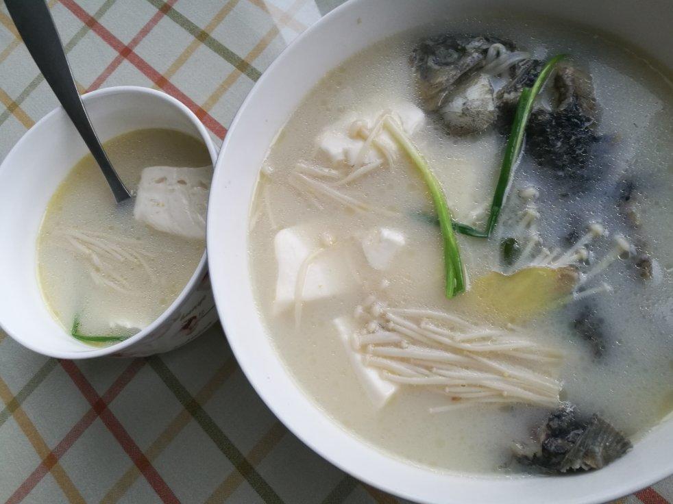 鲫鱼豆腐汤