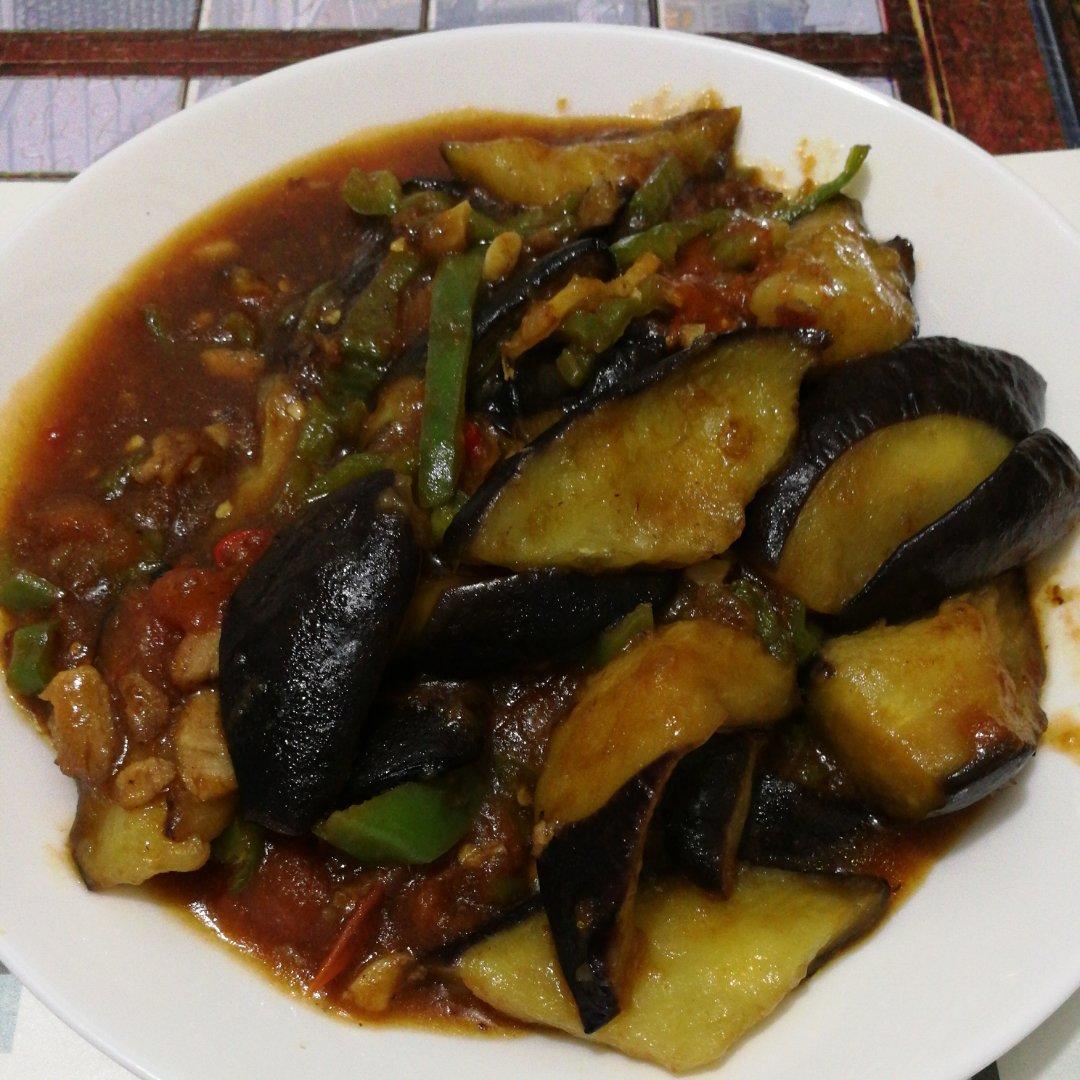 红烧茄子（佐西红柿尖椒）