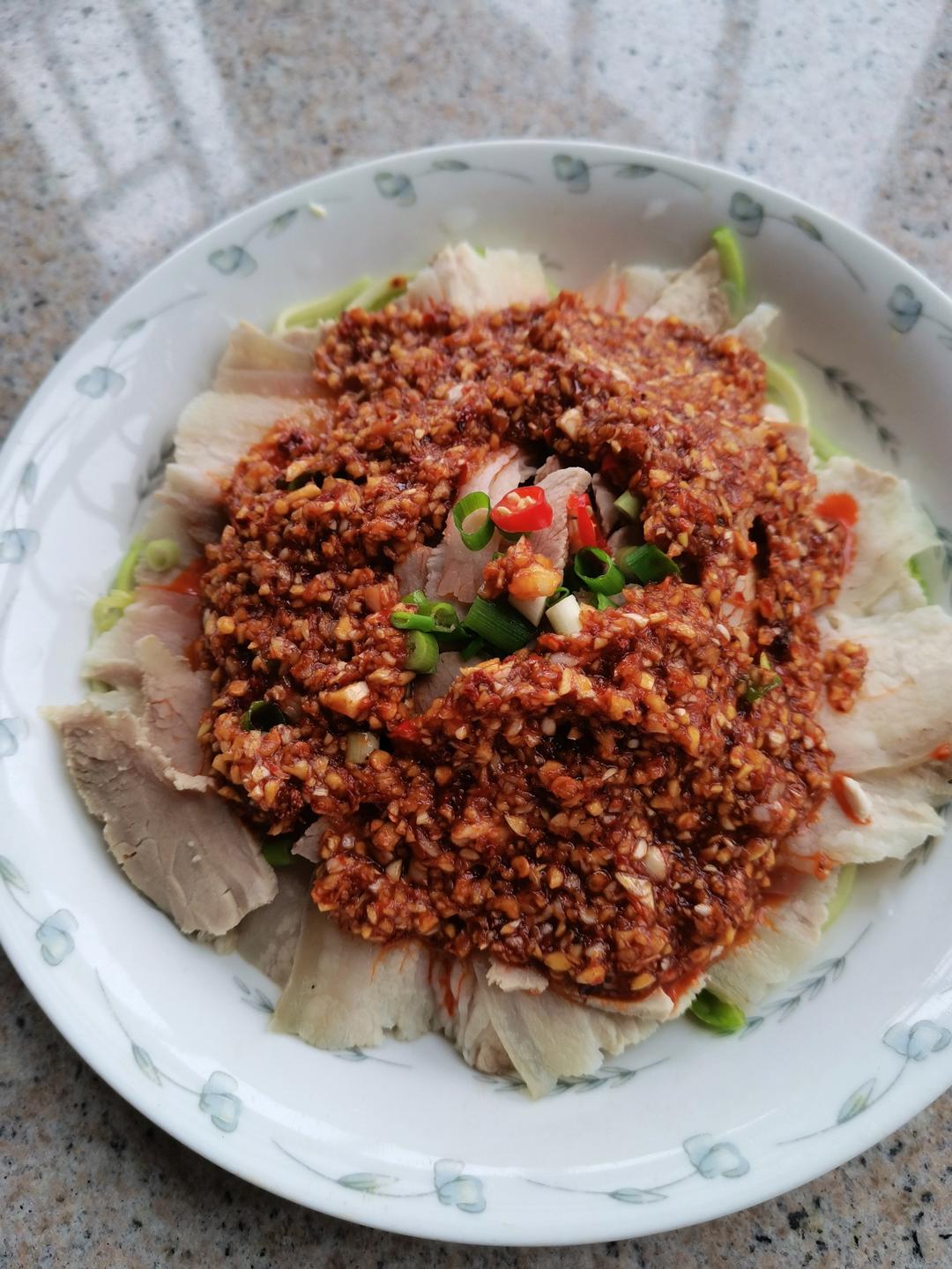 厨师长教你：“蒜泥白肉”的家常做法，看的口水直流