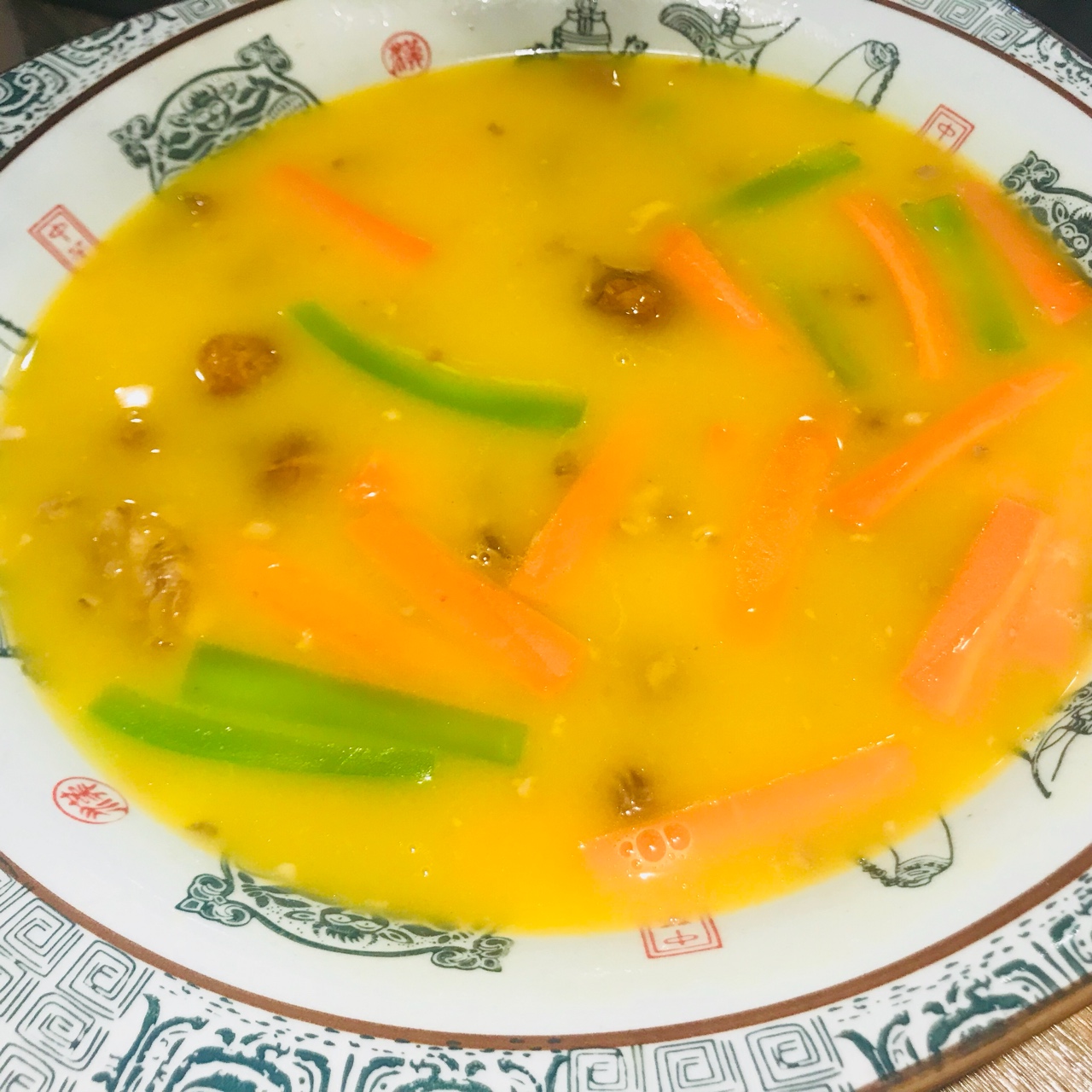 玉米胡萝卜猪肚汤