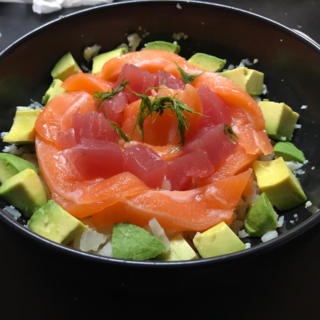 三文鱼牛油果拌饭