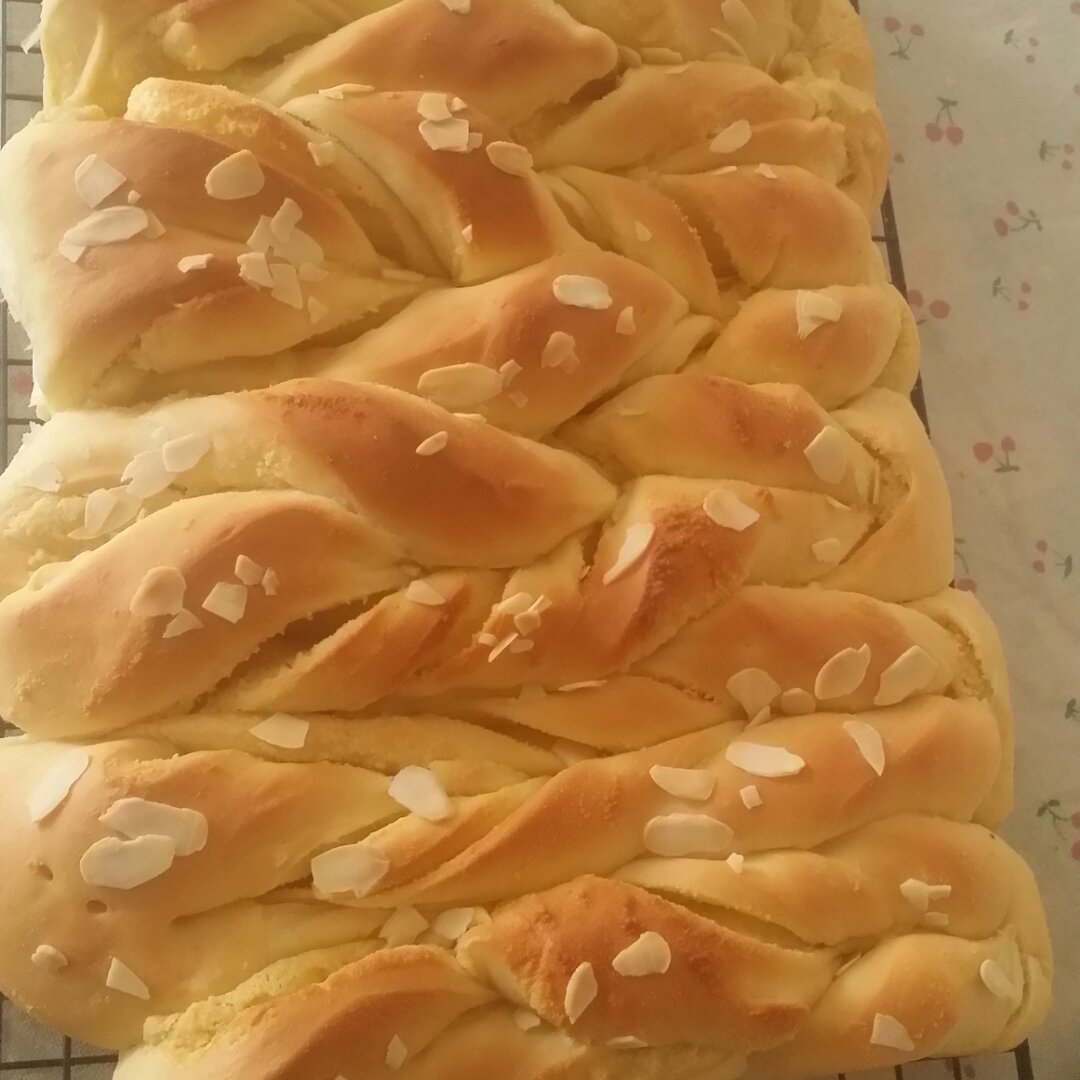 杏仁奶油软排包