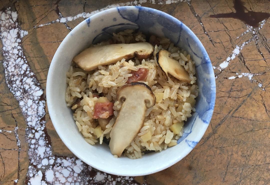 松茸腊肠焖饭