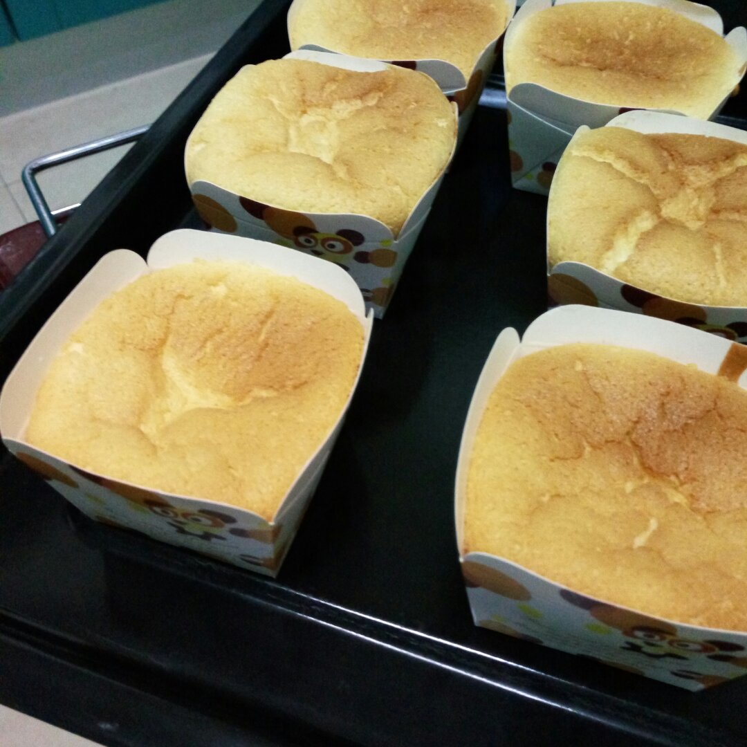 消耗淡奶油之作——淡奶油小蛋糕