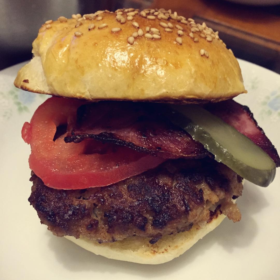 洋葱牛肉汉堡 Beef Hamburger with Fried Onions