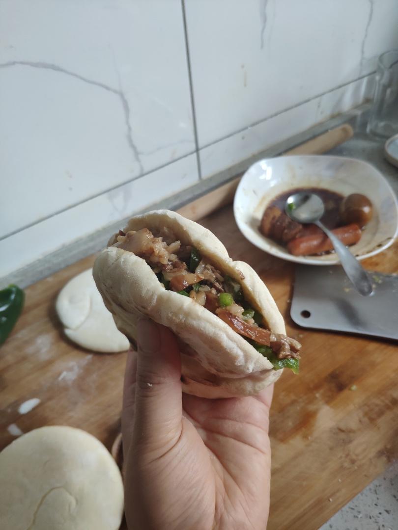 齿颊留香的腊汁肉白吉馍