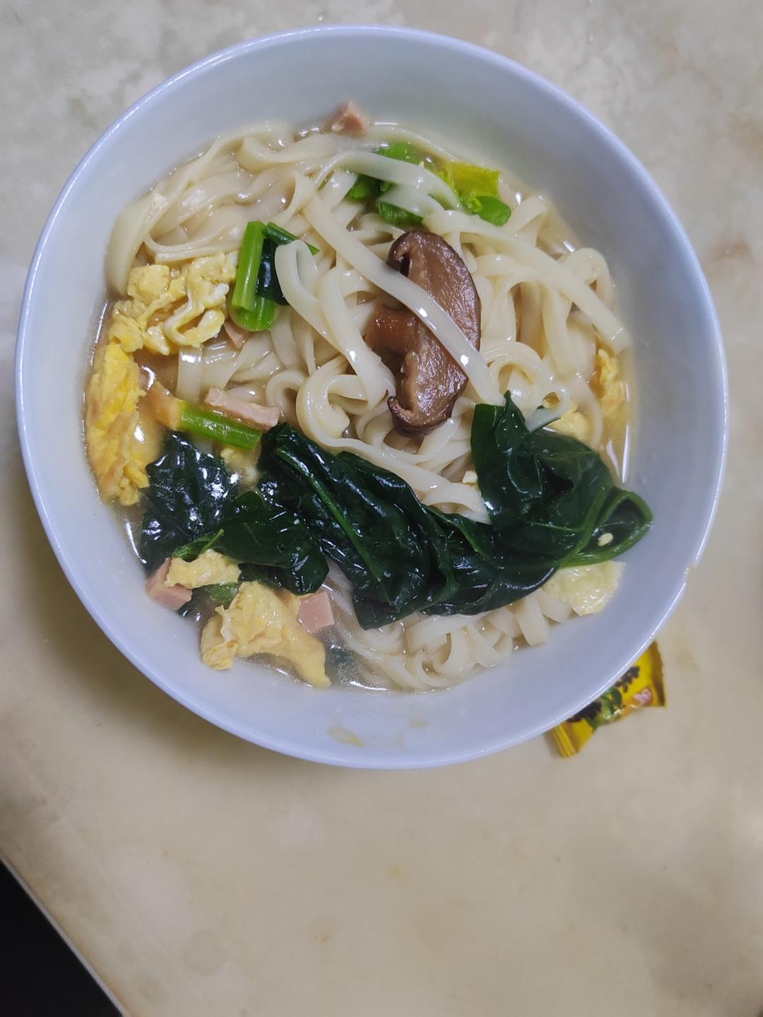 菠菜鸡蛋面