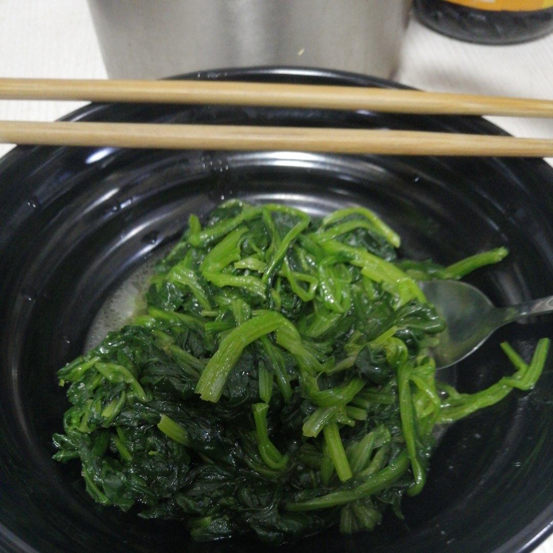 不涩口又嫩的清炒菠菜