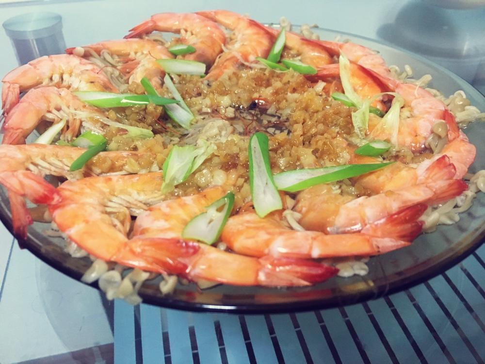 虾最美味的吃法必须是这个——蒜蓉蒸虾（多动图，孔瑶的食谱）