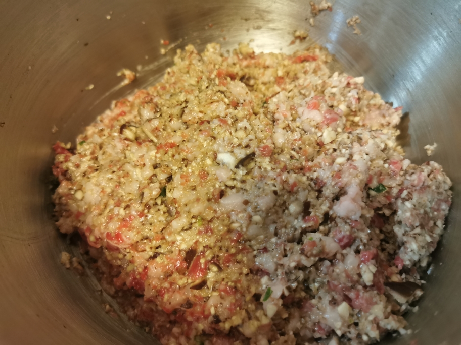 荞面香菇肉包的做法 步骤2