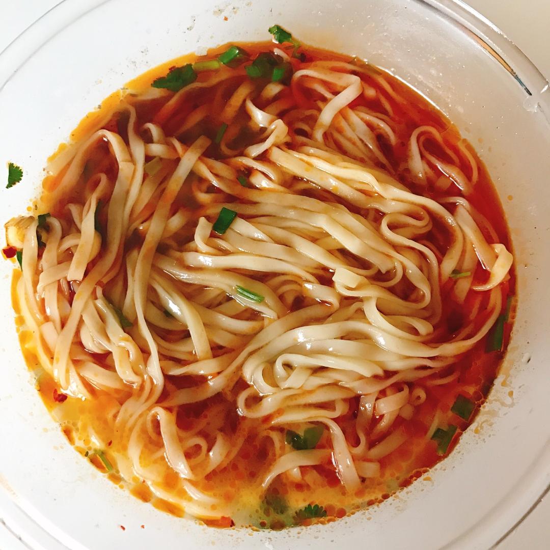 柠七童鞋做的超级无敌美味懒人酸汤麻辣面(十分钟搞定色香味俱全)