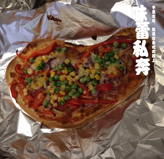 薄饼脆皮火腿pizza