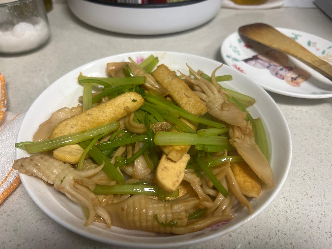 芹菜炒鱿鱼