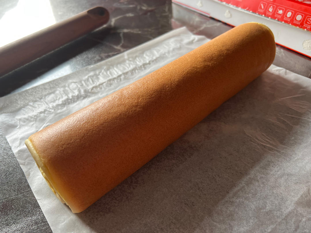 超详细的瑞士卷奶油蛋糕卷原味蛋糕卷的制作方法 饱满不掉皮不开裂（附模具换算方法）