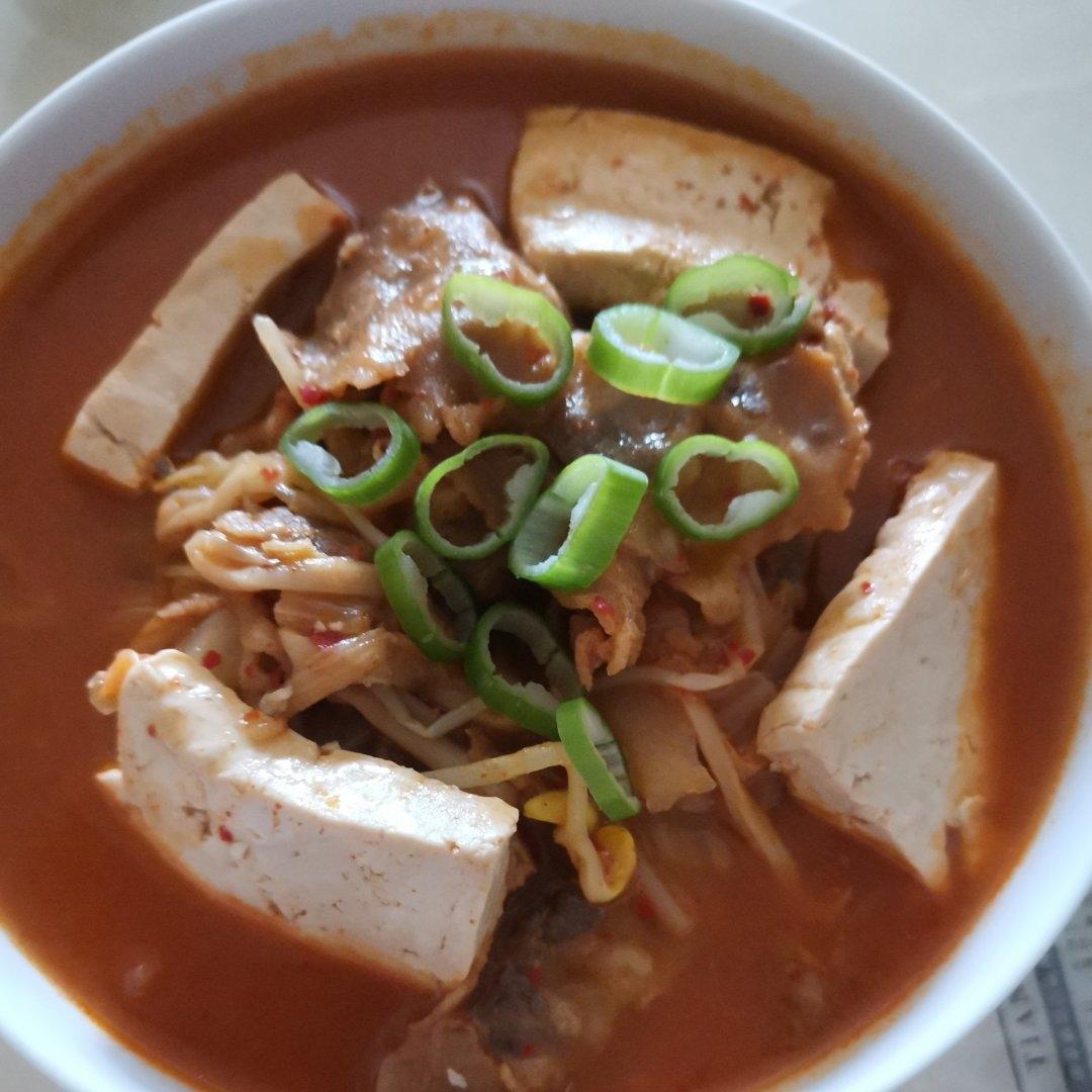 韩式泡菜豆腐锅/辣白菜豆腐汤