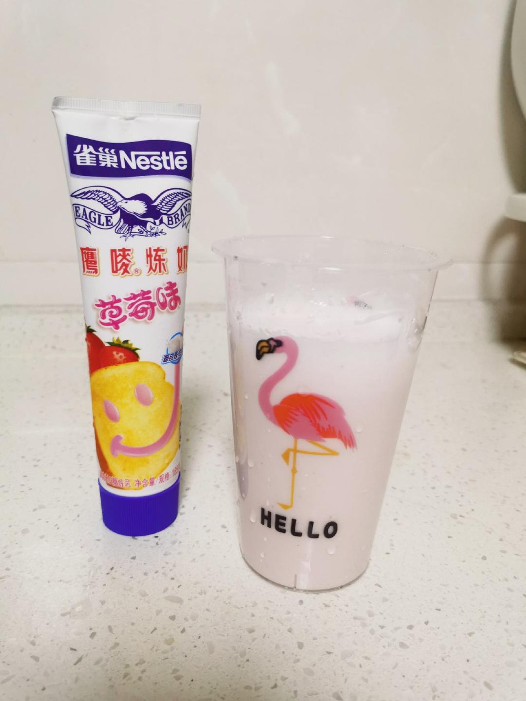 颜值超高的草莓🍓奶昔