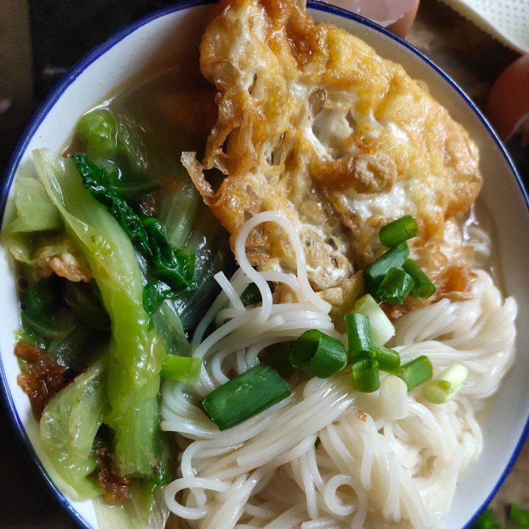 哈雷安安做的快手香浓白汤青菜鸡蛋面