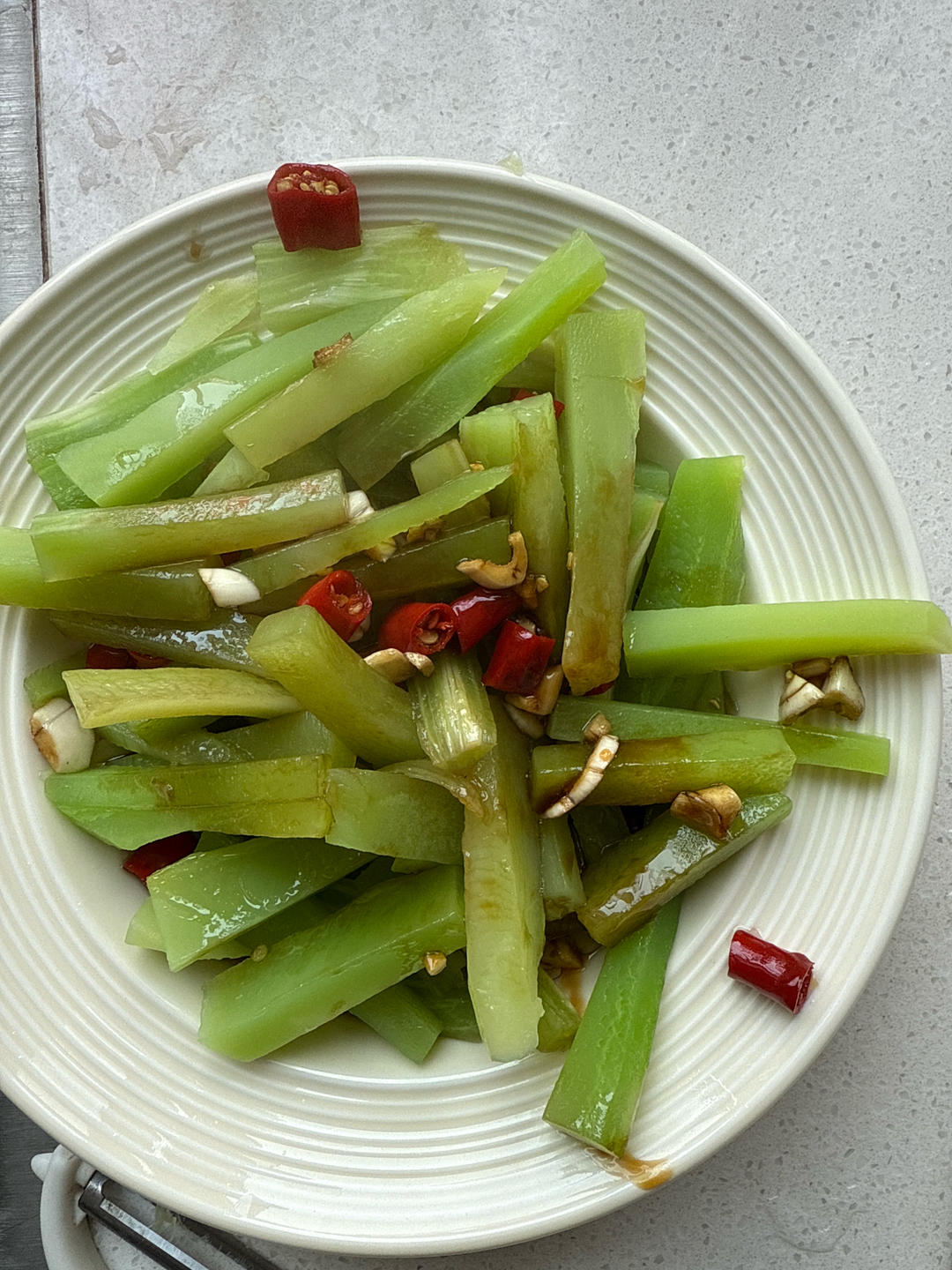 想告诉全世界，这菜太解腻！爽脆开胃的莴笋丝