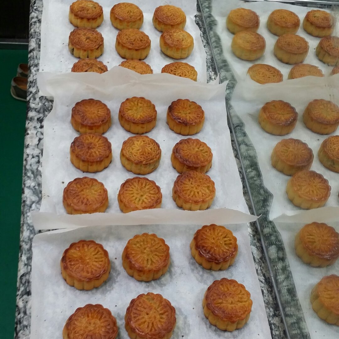 广式月饼—蛋黄莲蓉月饼