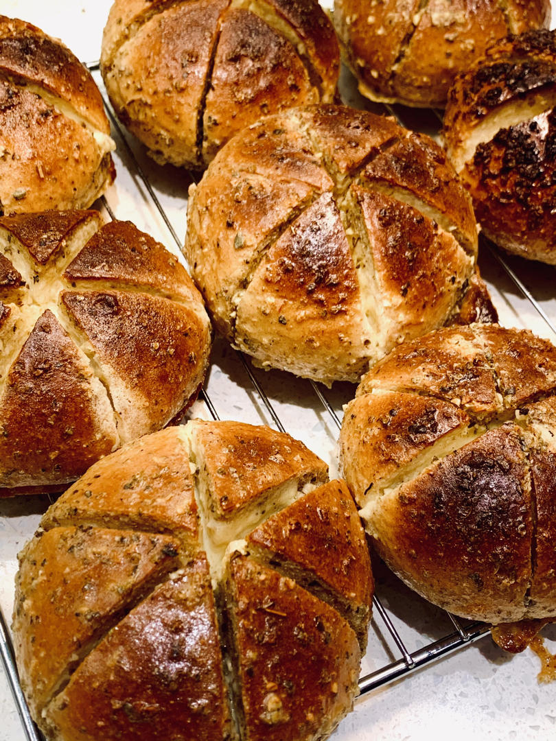 火爆韩国街头の奶油蒜香包~蒜香四溢邻家小孩馋哭了的面包