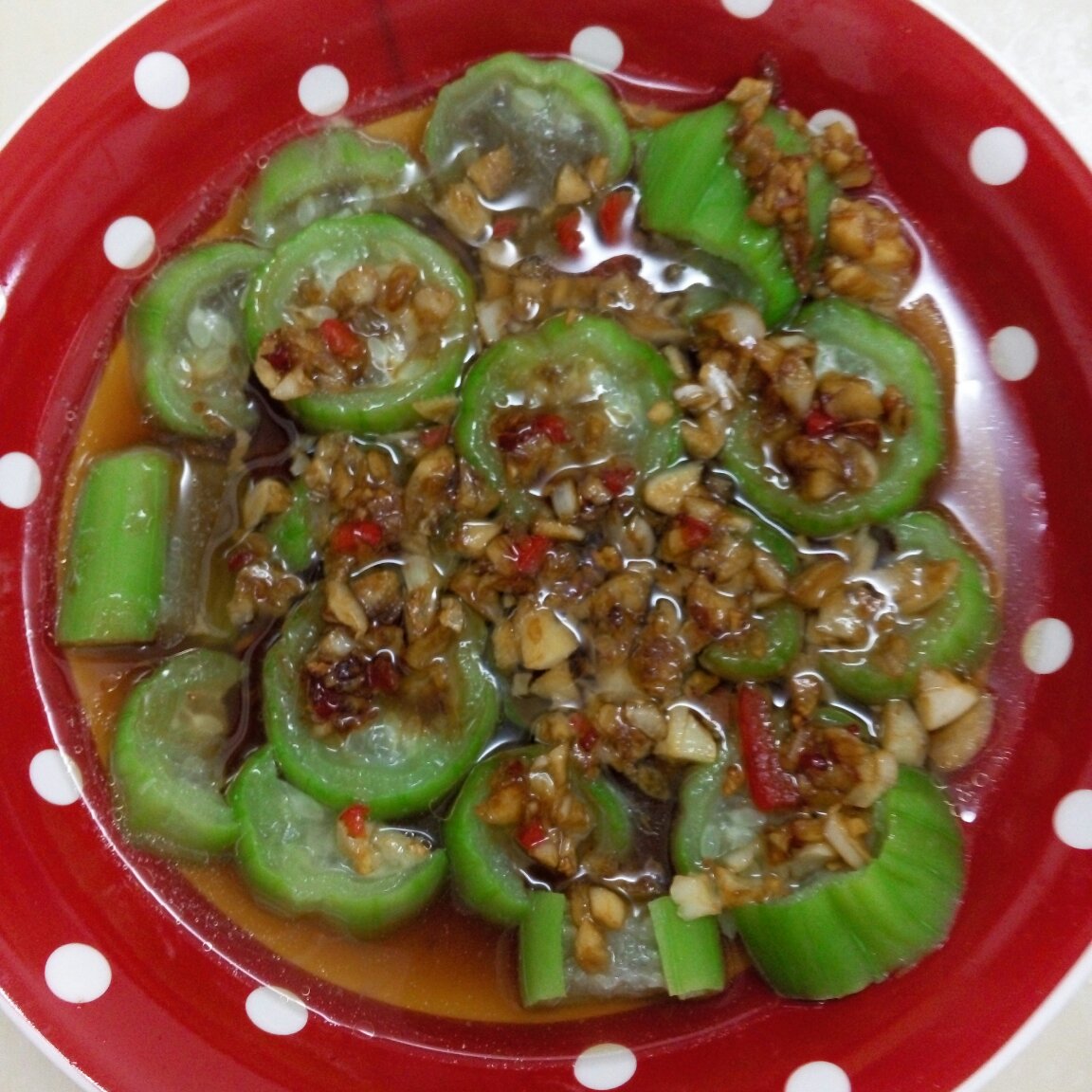 只需要五分钟就可以的美味蒜蓉蒸丝瓜