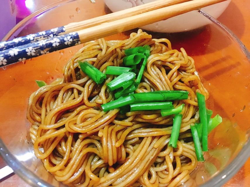 10分钟搞定的一碗葱油拌面